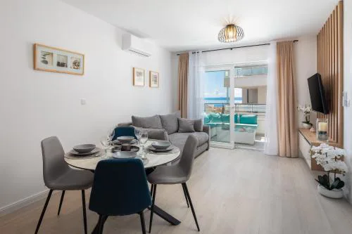 Elvin Apartment with sea view