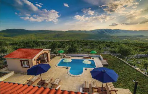 Awesome Home In Radosic