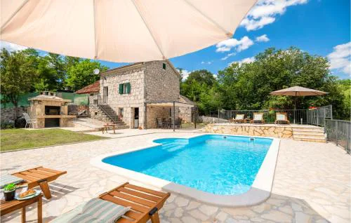 Lovely Home In Runovic