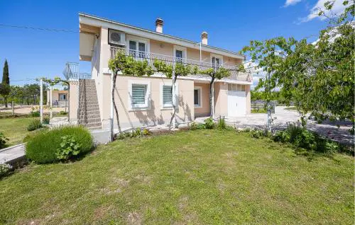 Awesome Home In Katuni Rubici, Prpusa