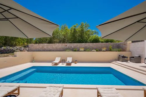 Unique Villa Pietra with heated private pool
