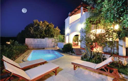 Awesome Home In Kanica
