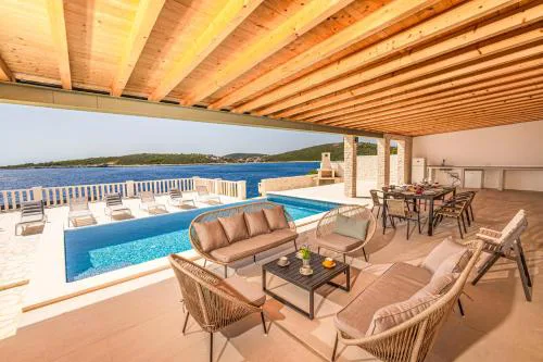 Beachfront Villa, 28 sqm Heated Infinity Pool, Open Sea Sunset Views - Villa Sunset
