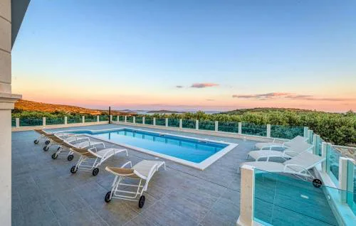 Luxury Villa Ivy