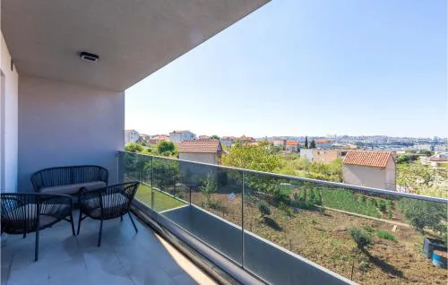2 Bedroom Stunning Apartment In Solin