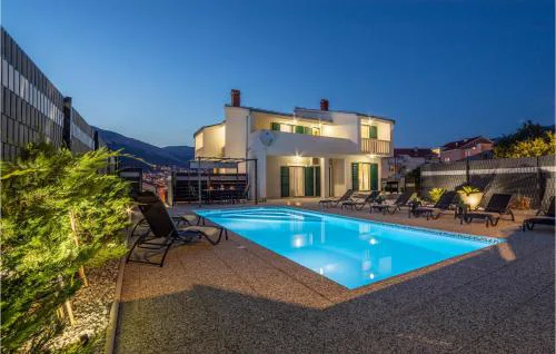 4 Bedroom Lovely Home In Solin