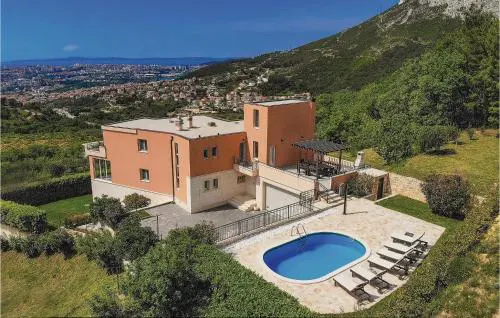 Lovely Home In Solin With Sauna