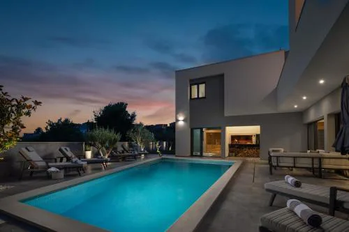 Luxury Villa IN with Heated Pool