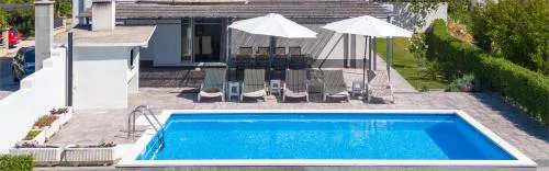3 bedroom apartment with private pool