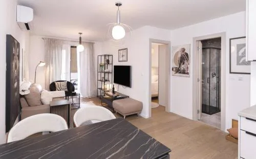Apartment Luz Split, private parking spot in the garage