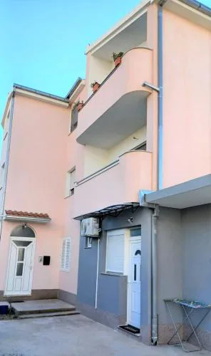 Apartment NEVA Split with free private parking space