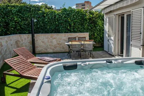 Apartment Pebbles - With Jacuzzi