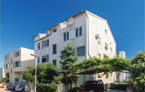 Apartment Split Ix