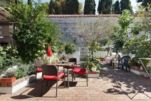 Apartment with garden Ana