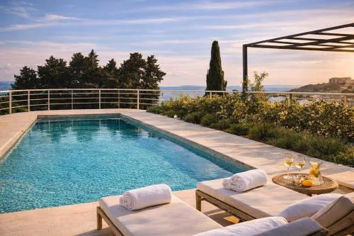 Apartment with private pool