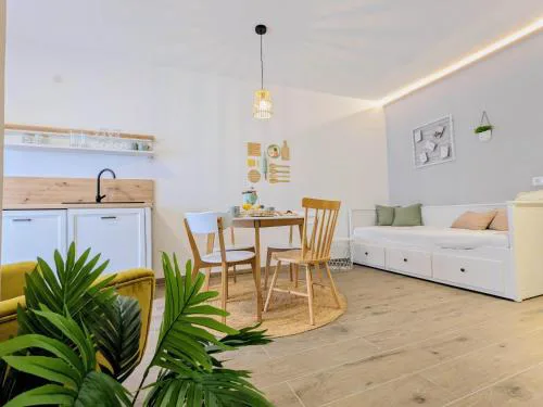 Apartments Gin & Tonic