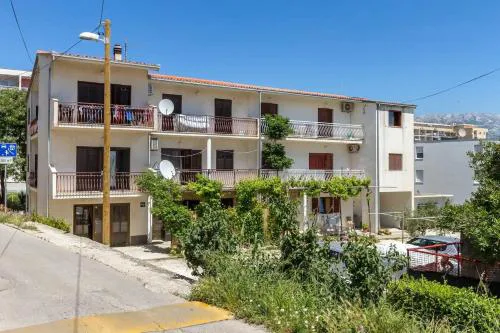 Apartments with a parking space Split - 12846