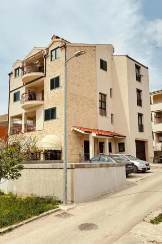 Apartments with a parking space Split - 23263