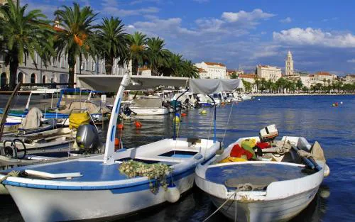 Apartment Aspalathos Centar - City center, a few minutes' walking distance to the UNESCO Palace, parking lot in front of the apartment