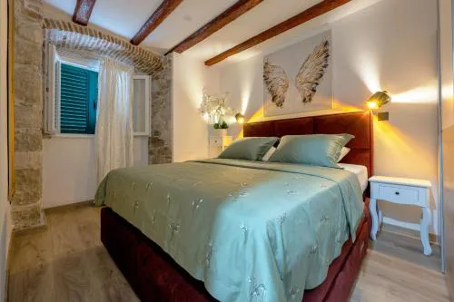 Bernard Deluxe Renovated Peaceful Old Town Gem