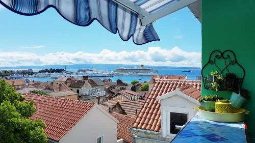 Blue Dreams Apartments In The Old Town With A Sea View