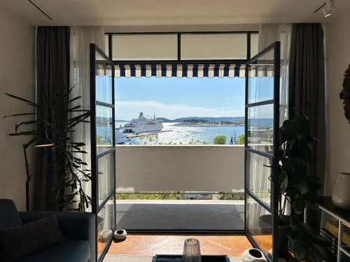 BREGOS SUPERIOR APARTMENT - unique design 3-BR - unbelievable panoramic view of Split - walking distance from UNESCO palace and Bacvice beach - free parking - BURALUX properties
