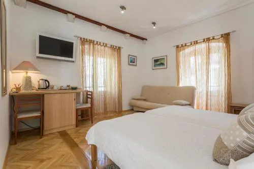 Carrara Accommodation