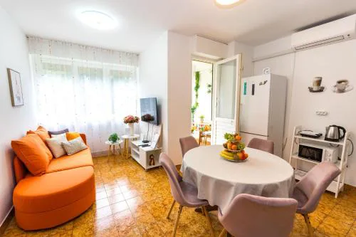 Cozy 2 Bedroom APT 15 Min Walk From Split Center and Beach