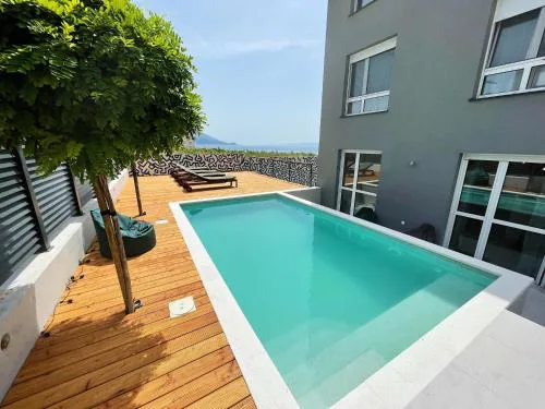 Cozy seaside apartment with pool & terrace