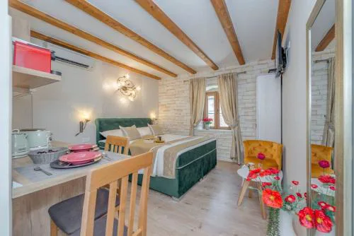 DIVA 1,stylish Old Town studio apartment near beach
