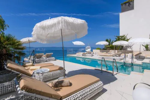Gallery Luxury Suites & Rooms-Only Adults