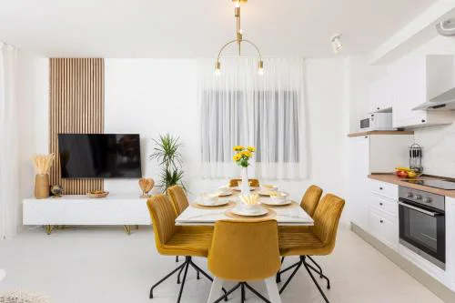 Golden Smile Apartment