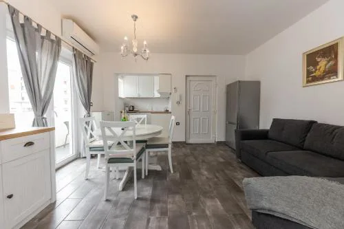 House Niko M with 6 apartments
