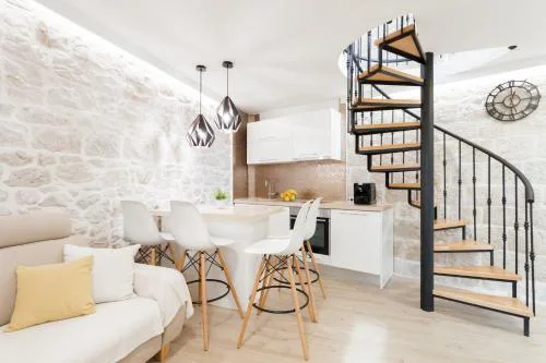 House RokaStone