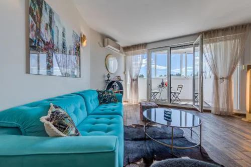 LORI APARTMENT