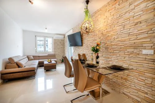 Luxury and modern apartment on the main beach