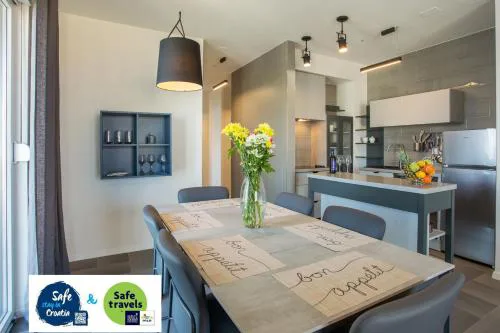 Luxury apartment Marjan - Black