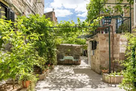 Luxury apartment Silvana with beautiful garden