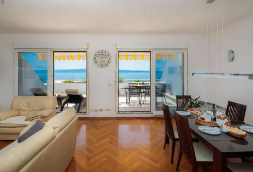 Luxury Seaside Apartment Amphora