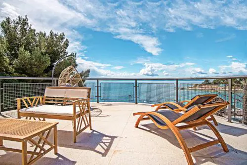 Luxury Seaside House Noble- BEST LOCATION IN TOWN