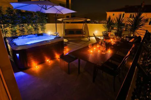Luxury Urban Villa Apartments With Jacuzzi
