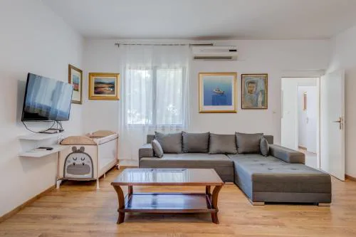 Meje seafront suite