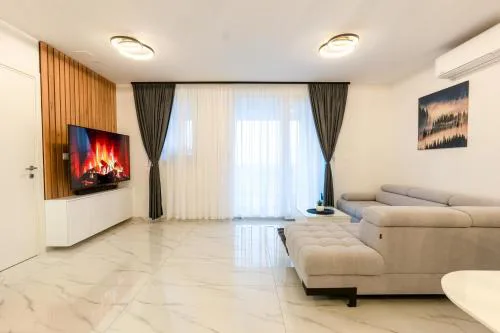 Modern Cityscape 2-Bedroom Terrace apartment