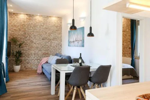 Monfrina 1, luxury Old Town apartment near beach