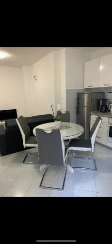 Nina apartmani