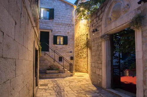 Old Center Stone House