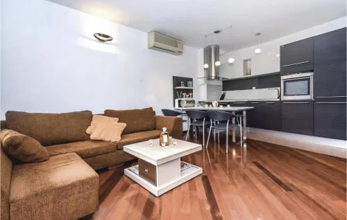 One-Bedroom Apartment Split With Sea View 02