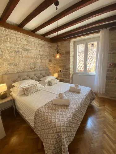 Palace Wall Residences