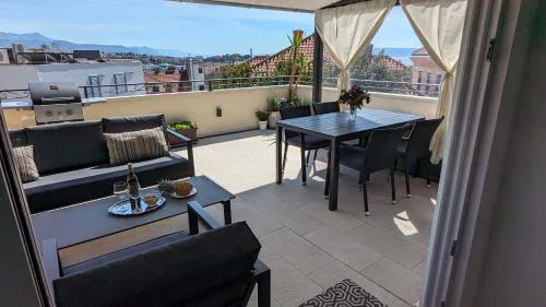 Prime Location Penthouse apt with a large terrace