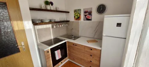 R&E Apartment